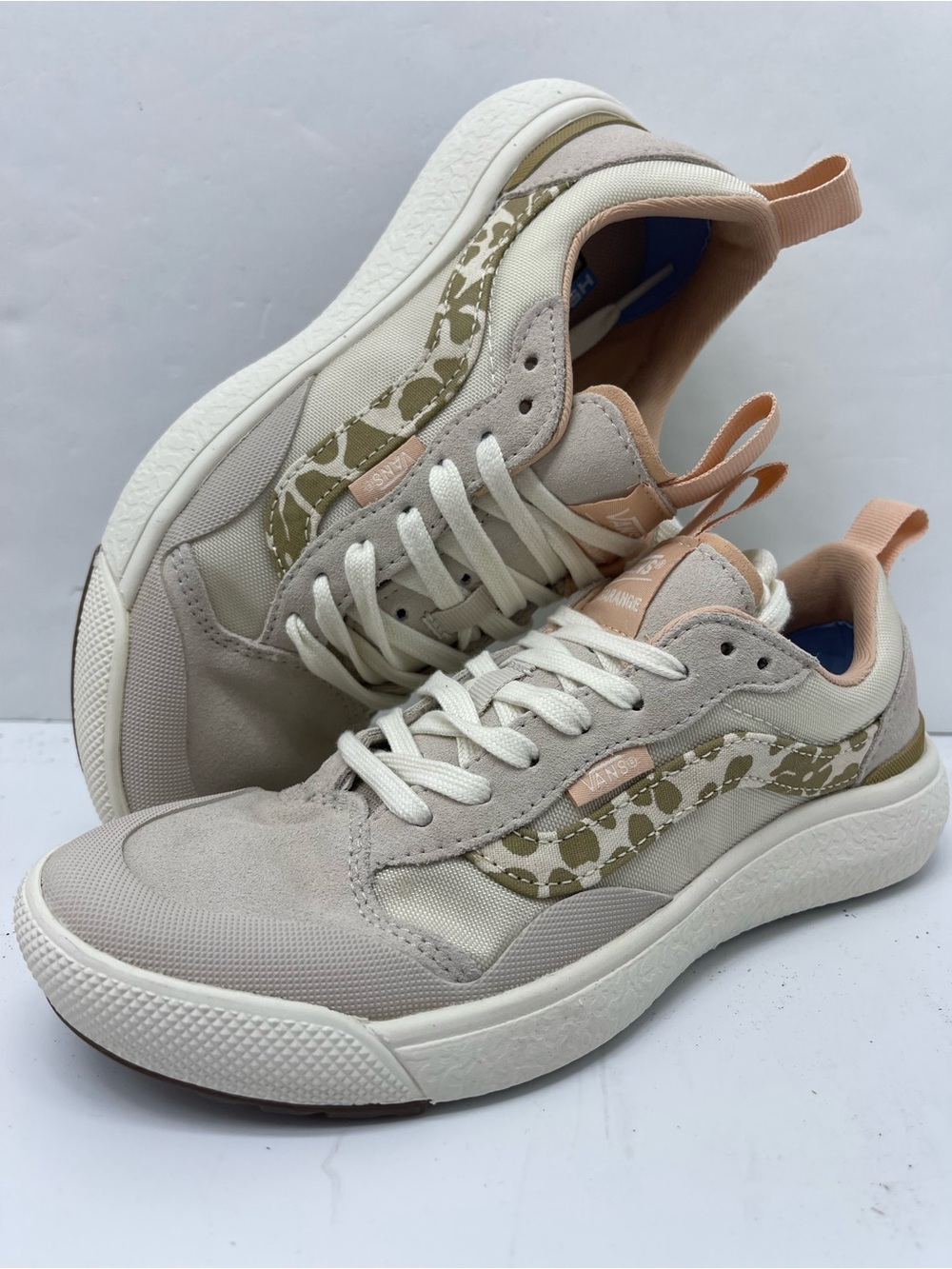 Vans WMNS Ultrarange Exo Se
Groovy Floral Khaki
VN0A4UWMKHK Sneakers - Picture 16 of 16
